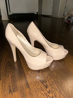 Classic High Heel Pumps in Nude